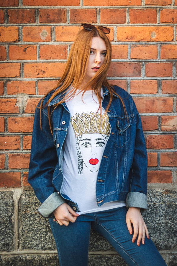 THE GIRL WITH THE CROWN GOLD WOMEN'S COTTON T-SHIRT