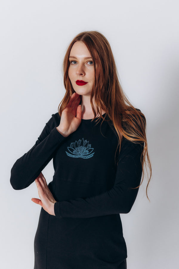 GARĀ KLEITA AR ŠĶĒLUMU LOTUS