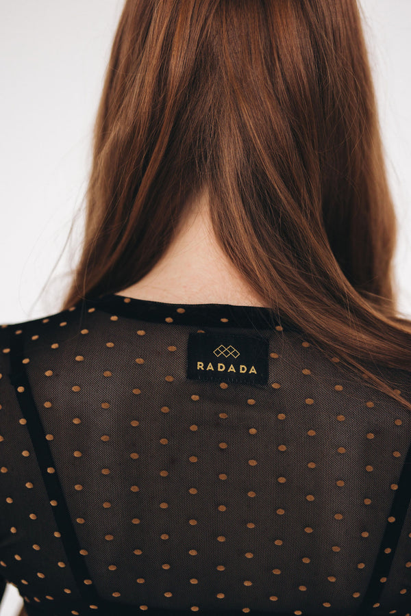 Melns Tilla Tops ar Pumpām 