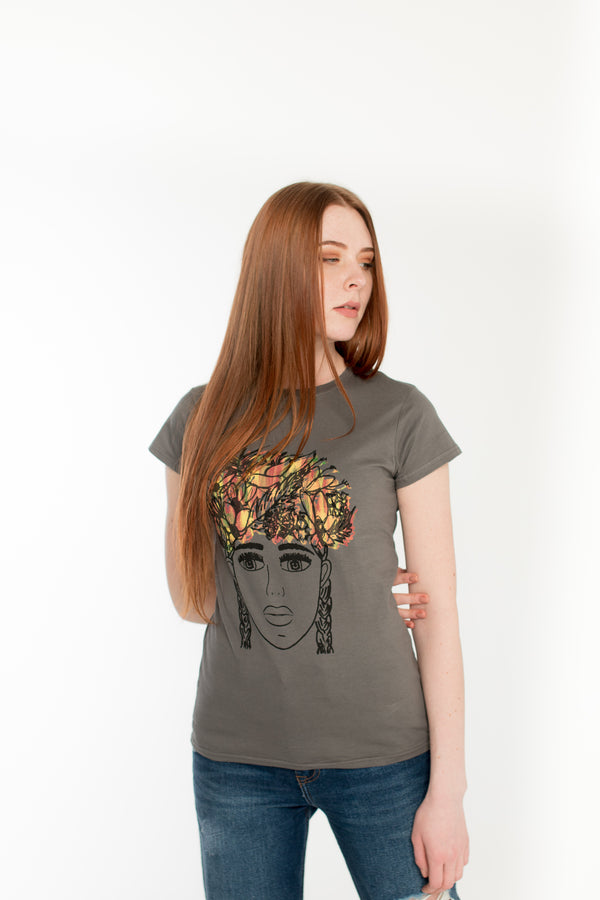 THE GIRL WITH THE CROWN AUTUMN WOMEN'S T-SHIRT