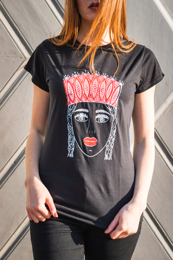 THE GIRL WITH THE CROWN RED LIPS WOMEN'S T-SHIRT