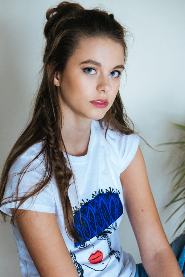 THE GIRL WITH THE BLUE CROWN WOMEN'S COTTON T-SHIRT