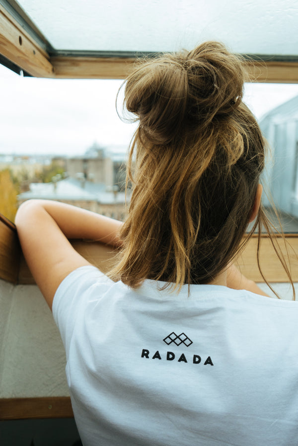 THE GIRL WITH THE BLUE CROWN WOMEN'S COTTON T-SHIRT